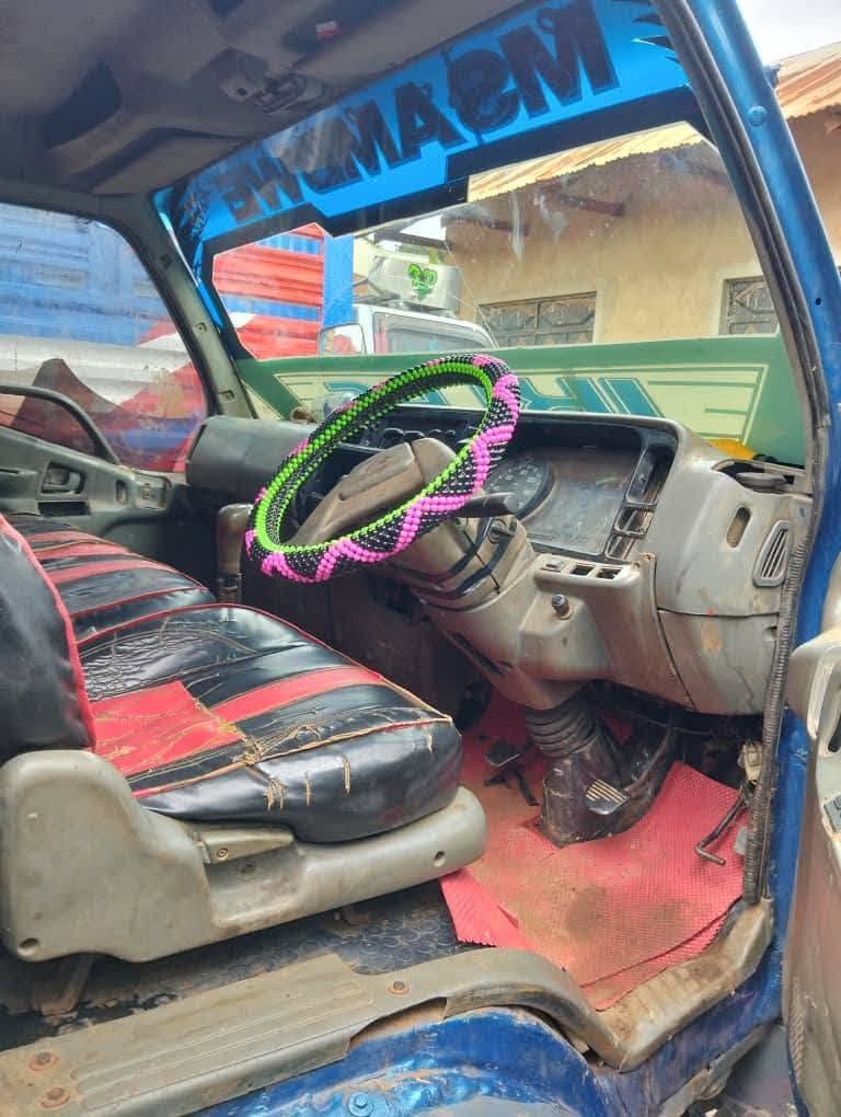 Magari Sokoni Mitsubishi Canter ya Bei Poa 1998