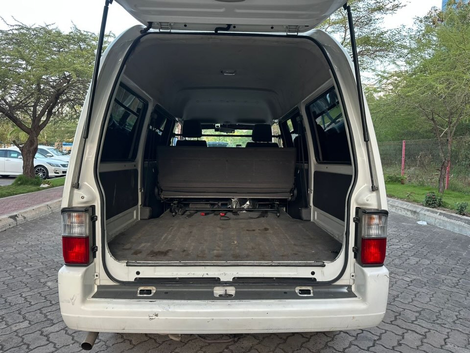 Mazda Bongo bei poa sokoni Dar es Salaam Tanzania