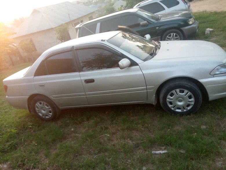 Magari Sokoni Toyota Carina ya Bei Poa 1995