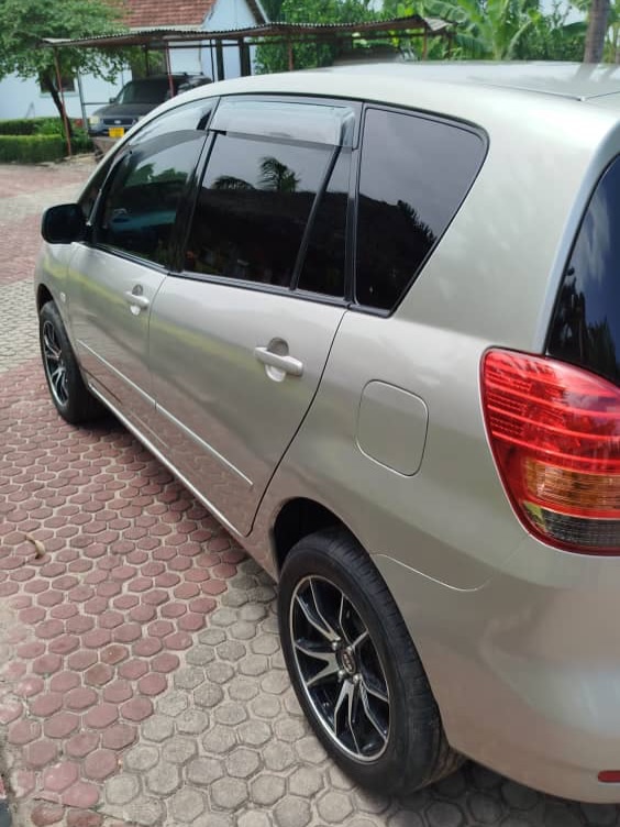 Magari Sokoni Toyota Spacio ya Bei Poa 2005