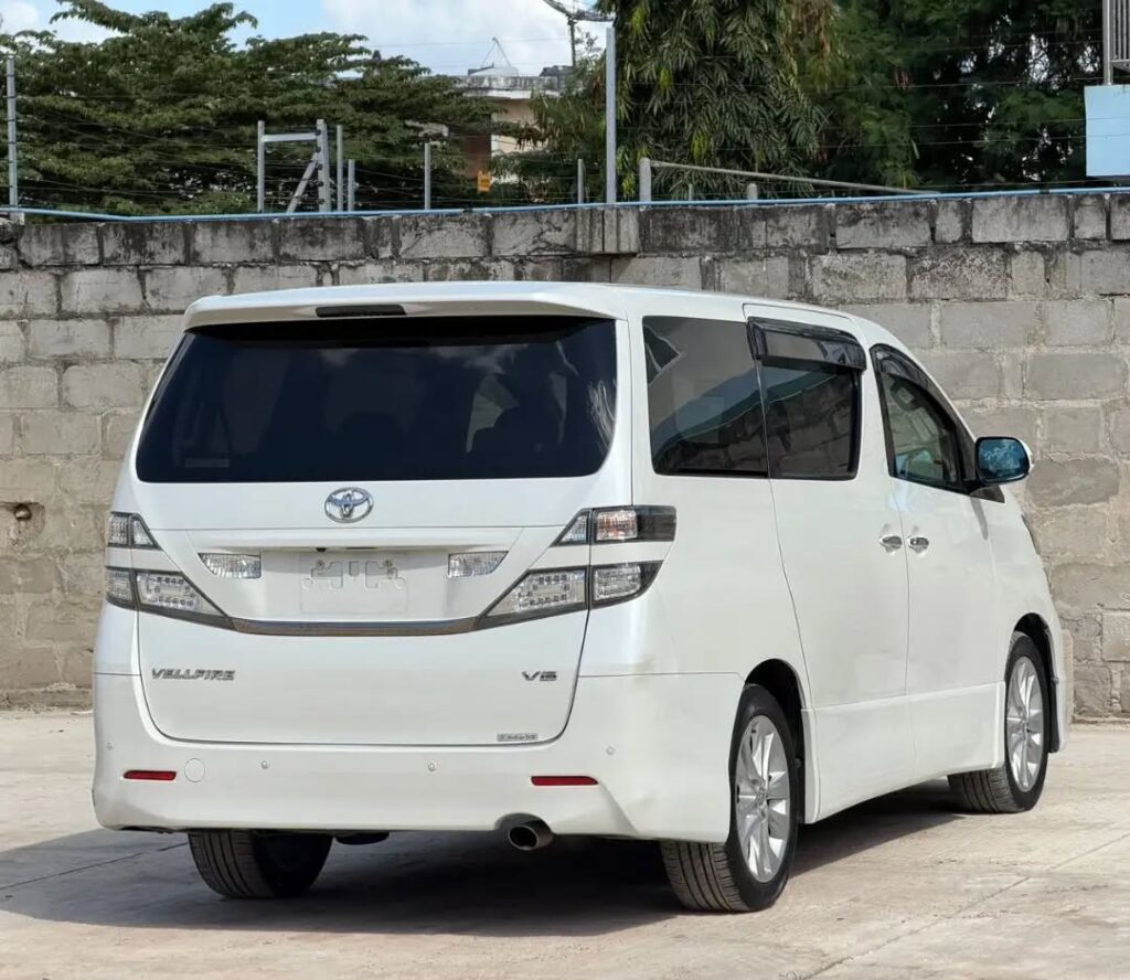 Toyota Vellfire bei poa sokoni Dar es Salaam Tanzania