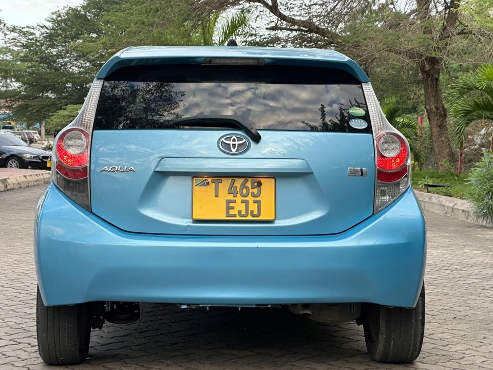 Bei ya Toyota Aqua 2013 Sokoni Dar es Salaam Tanzania