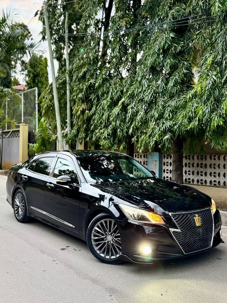 Used Toyota Crown 2013 for Sale in Dar es Salaam