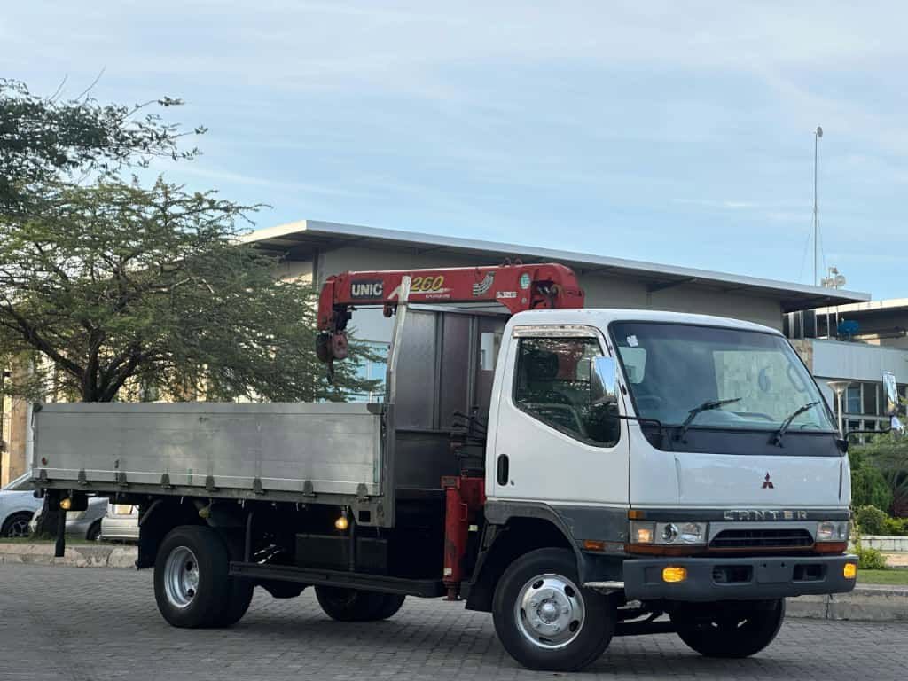Magari Canter 1999 lipo Dar es Salaam