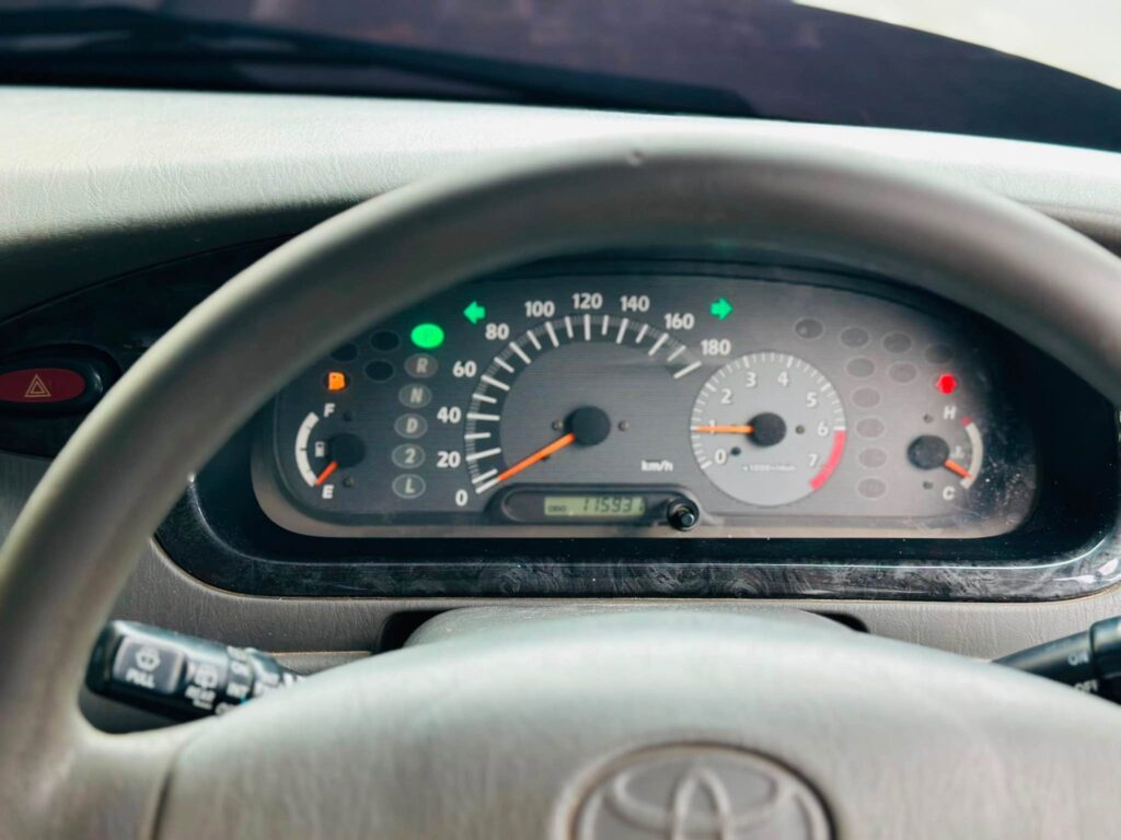 Toyota Noah bei poa sokoni Dar es Salaam Tanzania