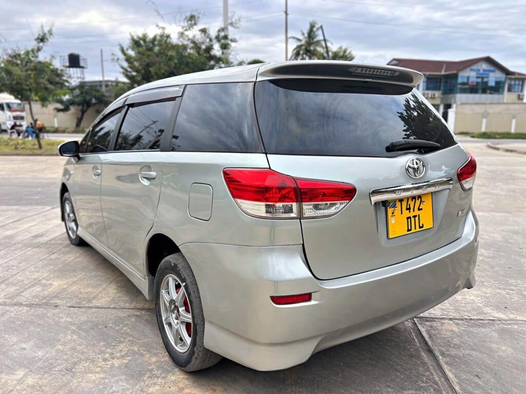 Toyota Wish bei poa sokoni Dar es Salaam Tanzania