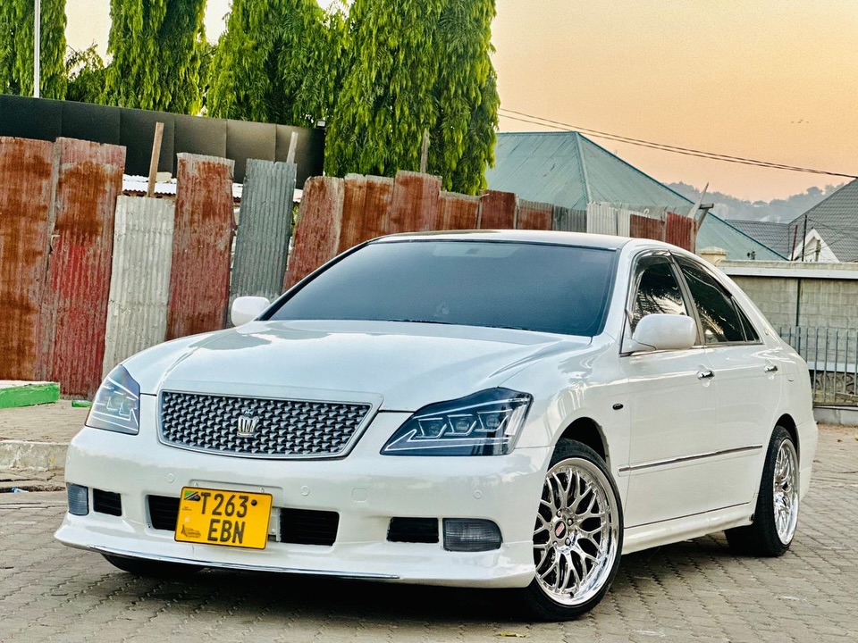 Price Of Toyota Crown 2005 for Sale in Tanzania