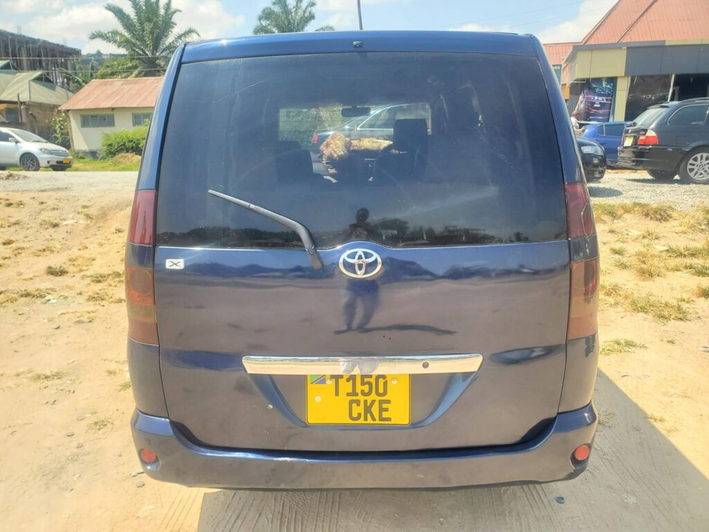 Toyota Noah bei poa sokoni Mwanza Tanzania