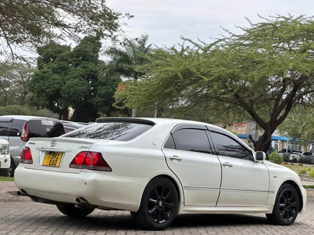 Magari Used Toyota Crown 2005 Dar es Salaam Tanzania