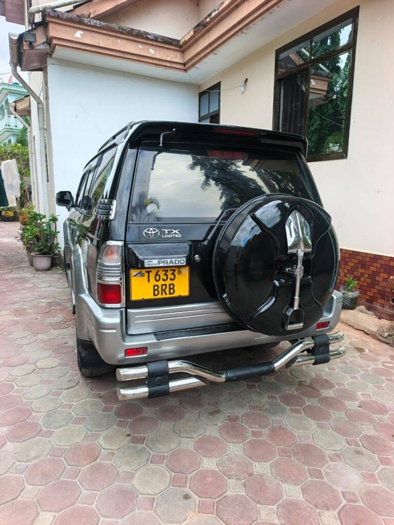 Toyota Land Cruiser Prado bei poa sokoni Dar es Salaam Tanzania