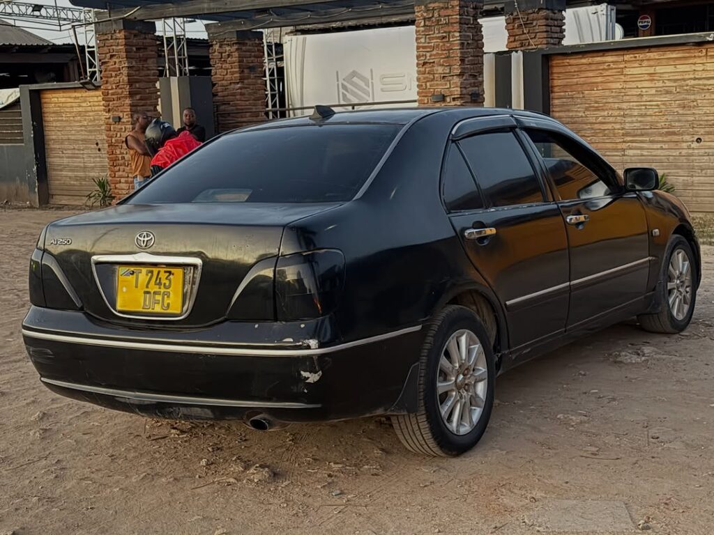 Toyota Brevis bei poa sokoni Dar es Salaam Tanzania