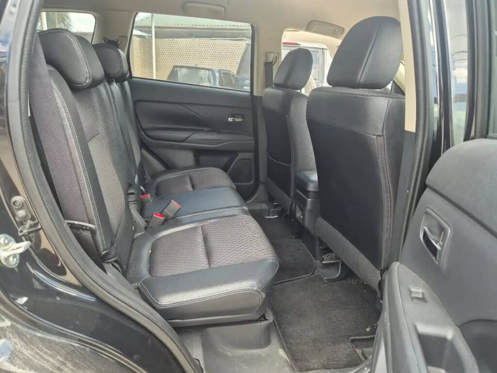 Magari Outlander 2014 lipo Dar es Salaam