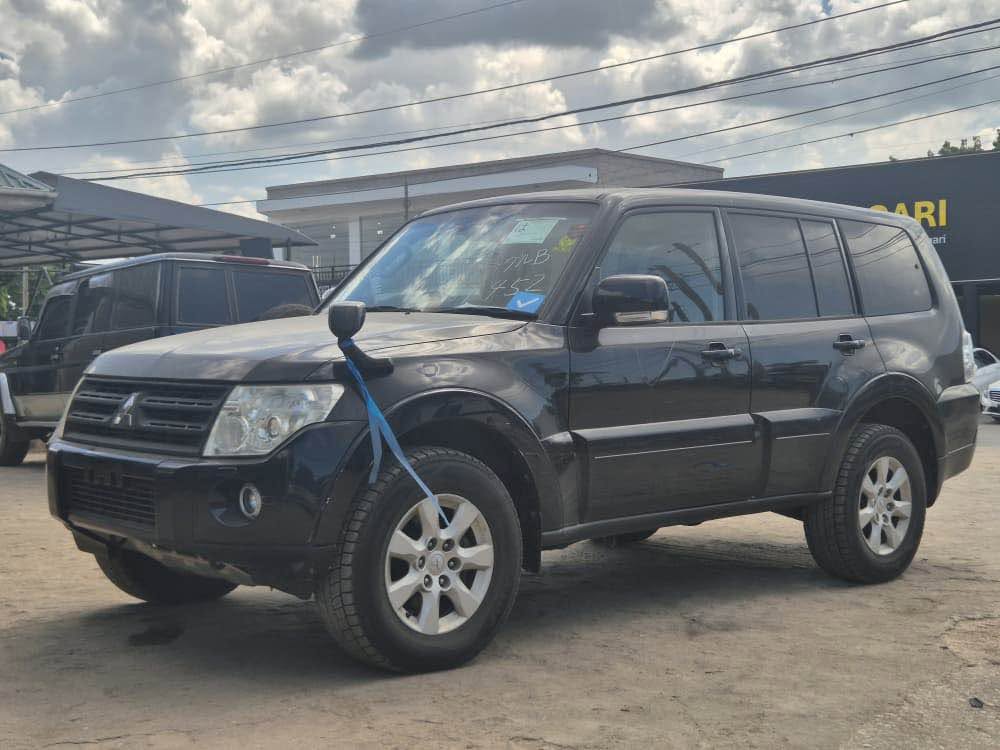 Magari Sokoni Mitsubishi Pajero ya Bei Poa 2008