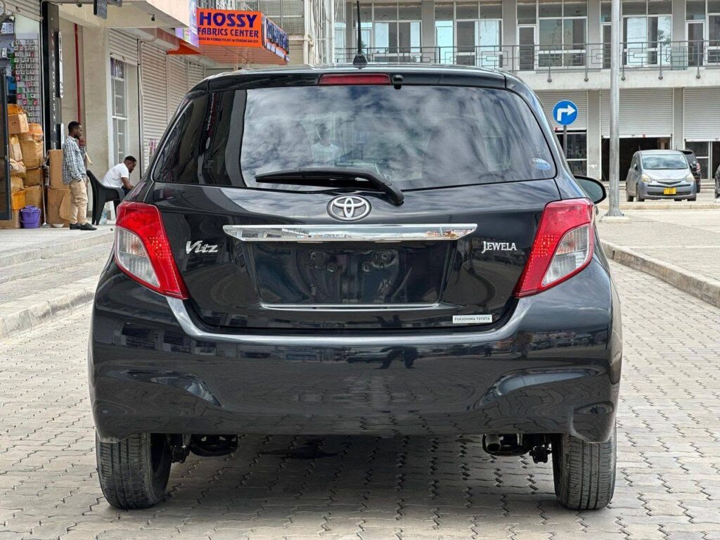 Price Toyota Vitz 2011 for Sale in Dar es Salaam