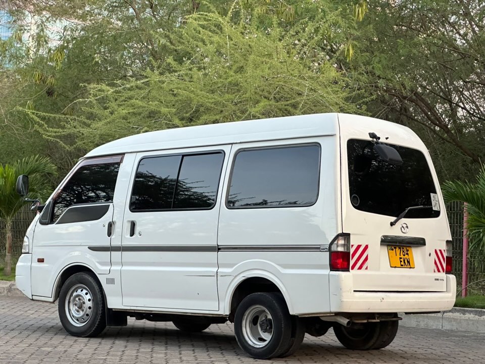 Mazda Bongo bei poa sokoni Dar es Salaam Tanzania