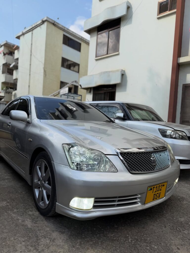 Used Toyota Crown 2006 for Sale in Arusha