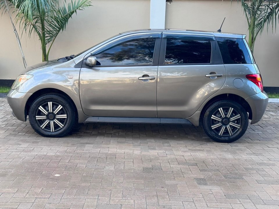 Used Toyota IST 2005 for Sale in Arusha