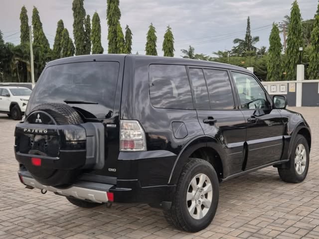 Magari Sokoni Mitsubishi Pajero ya Bei Poa 2008