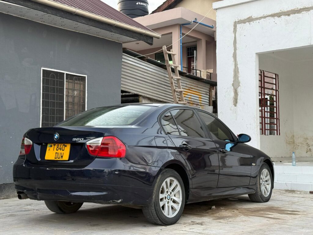 Magari Sokoni BMW 3 Series ya Bei Poa 2008