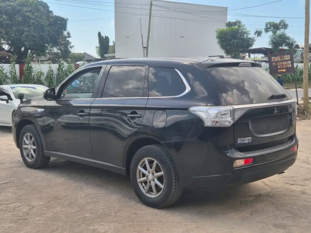 Mitsubishi Outlander 2014 Inauzwa Dar es Salaam Tanzania