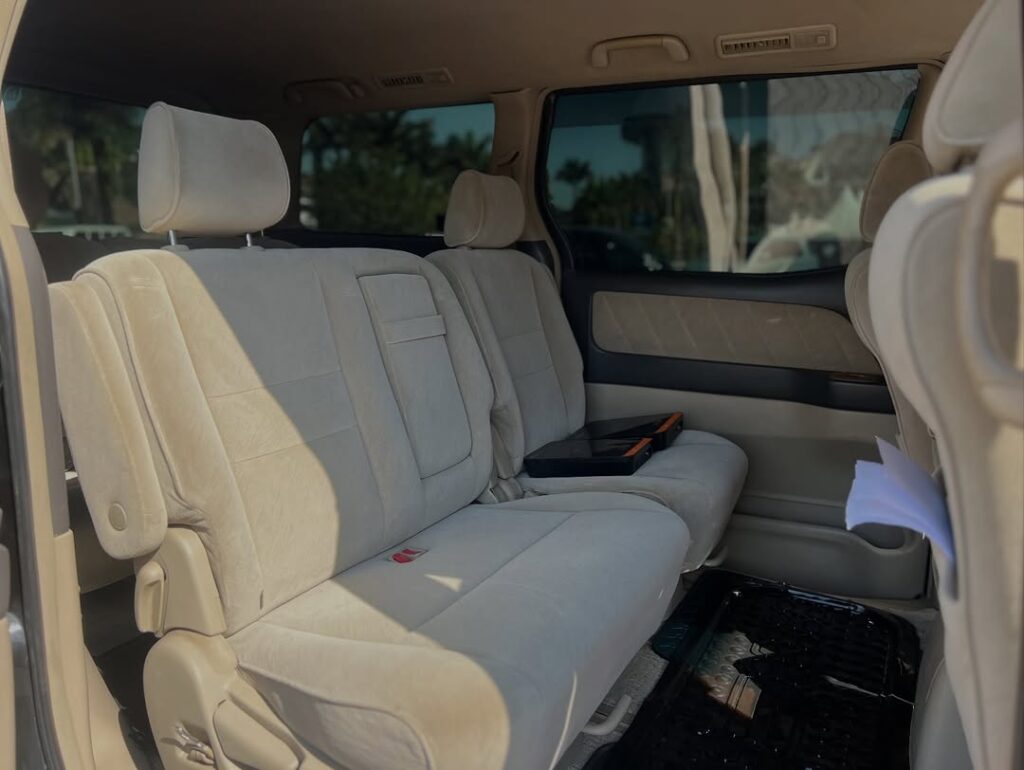 Magari Sokoni Toyota Alphard ya Bei Poa 2005