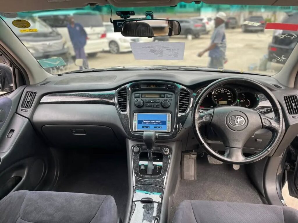 Toyota Kluger bei poa sokoni Dar es Salaam Tanzania