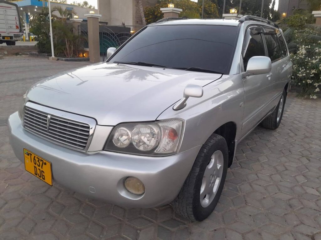 Magari Sokoni Toyota Kluger ya Bei Poa 2004