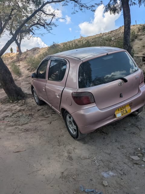 Toyota Vitz 2002 Inauzwa Dar es Salaam Tanzania