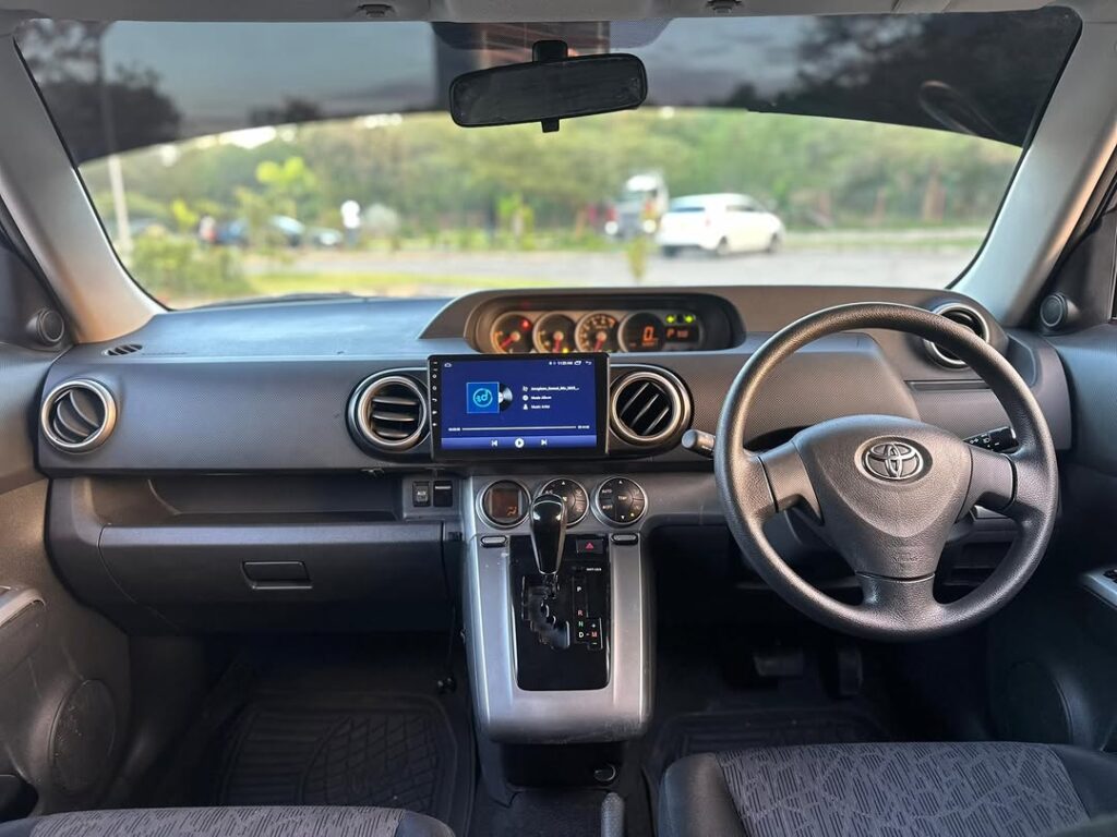 Toyota Rumion bei poa sokoni Dar es Salaam Tanzania