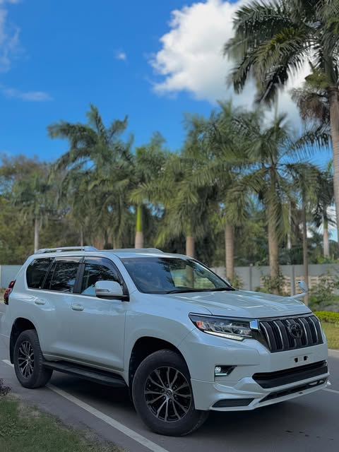 Magari Sokoni Toyota Land Cruiser Prado ya Bei Poa 2020
