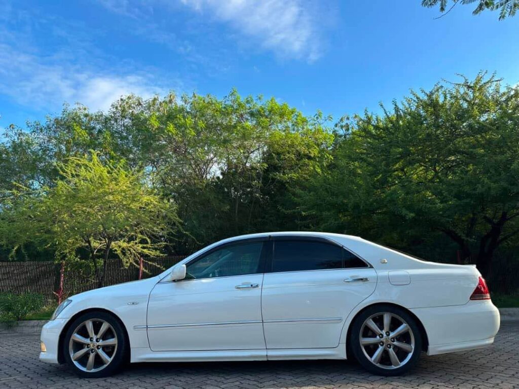 Price Toyota Crown 2006 for Sale in