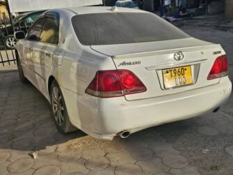 Price of Used Toyota Crown 2006 for Sale in Dar es Salaam Tanzania