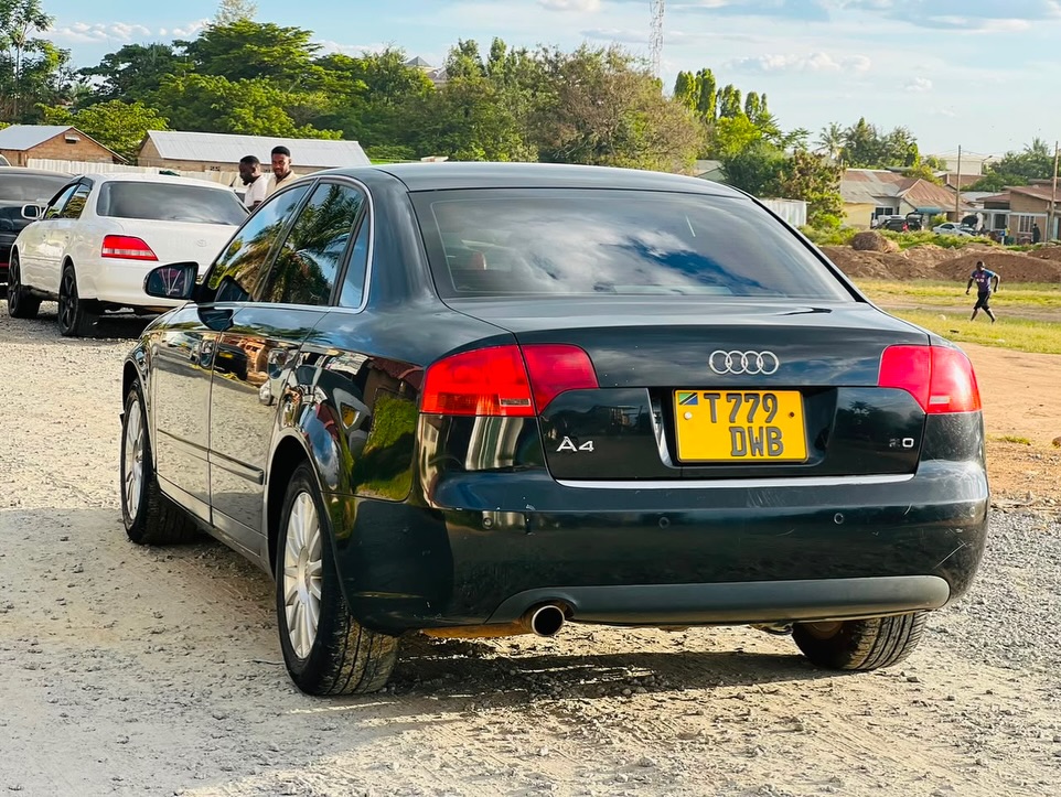 Magari Sokoni Audi A4 ya Bei Poa 2006