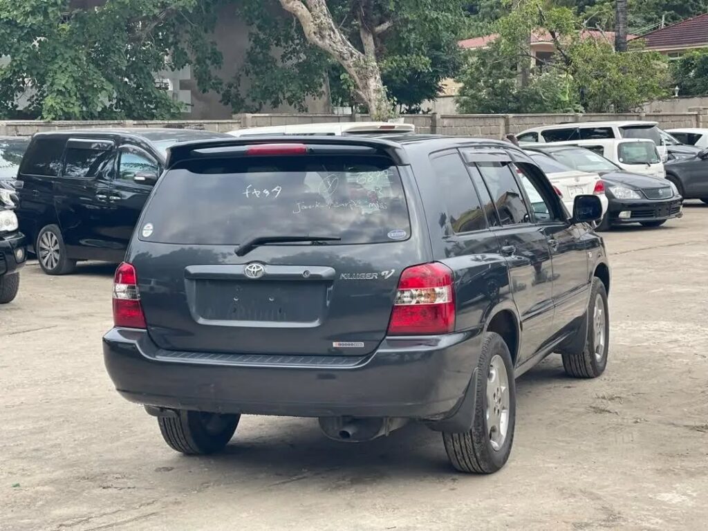 Magari Kluger 2003 lipo Dar es Salaam