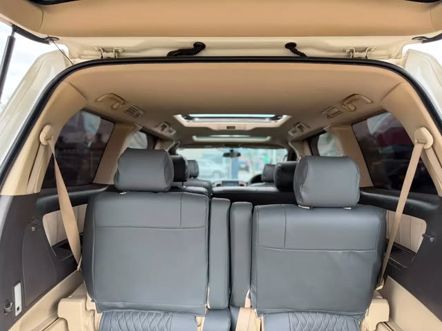 Magari Sokoni Toyota Alphard ya Bei Poa 2005