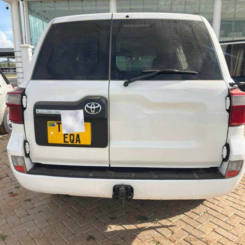 Magari Land Cruiser V8 2018 lipo Dar es Salaam