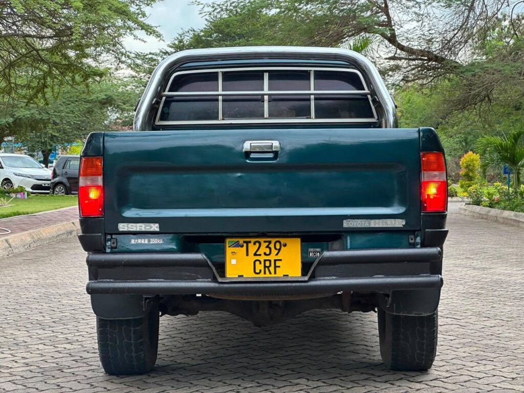 Magari Sokoni Toyota Hilux ya Bei Poa 1995