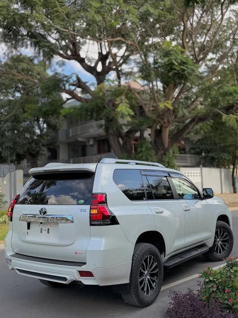 Magari Land Cruiser Prado 2020 lipo Dar es Salaam
