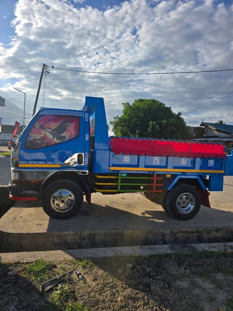 Price Of Mitsubishi Canter 2005 for Sale in Tanzania