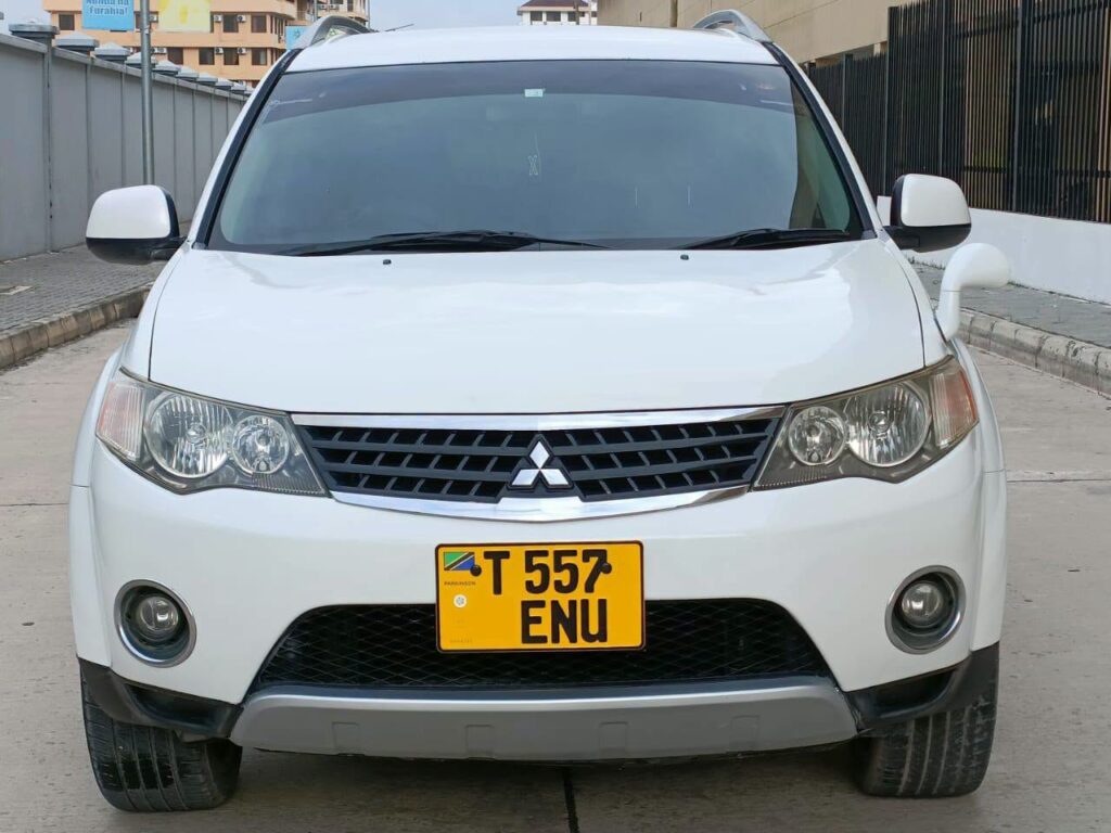 Magari Sokoni Mitsubishi Outlander ya Bei Poa 2010