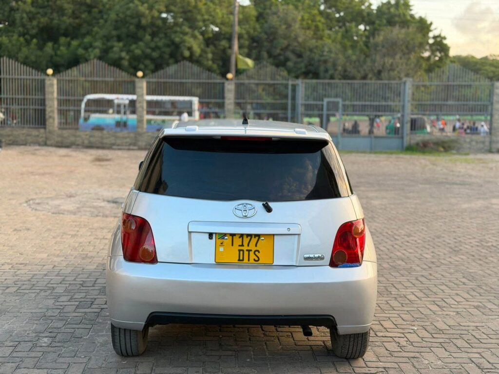 Price Toyota IST 2004 for Sale in Dar es Salaam