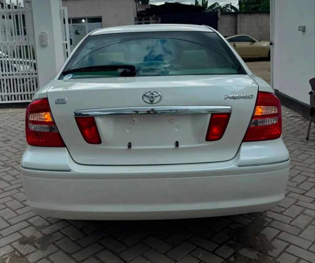 Toyota Premio bei poa sokoni Dar es Salaam Tanzania