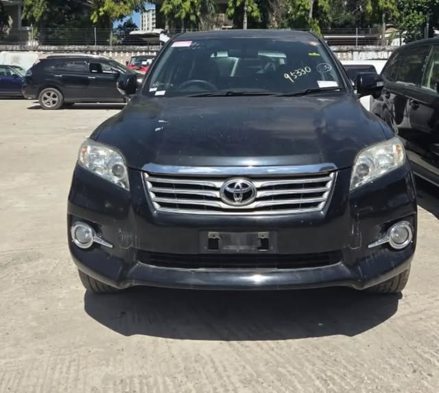 Magari Sokoni Toyota Vanguard ya Bei Poa 2011