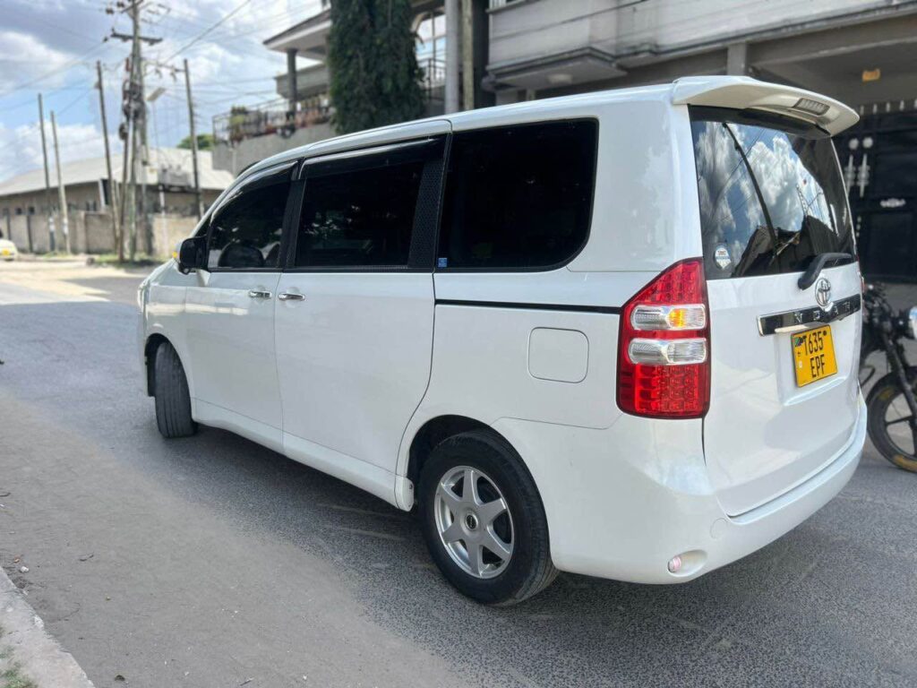 Toyota Noah 2012 for Sale in Dar es Salaam