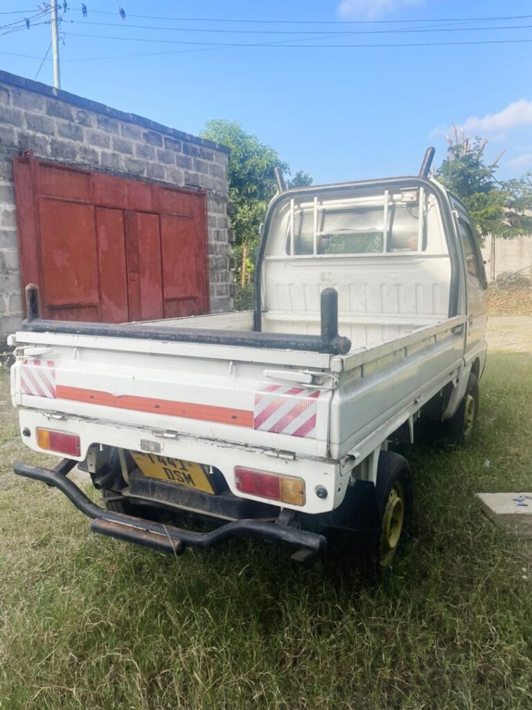 Magari Sokoni Suzuki Carry ya Bei Poa 2000