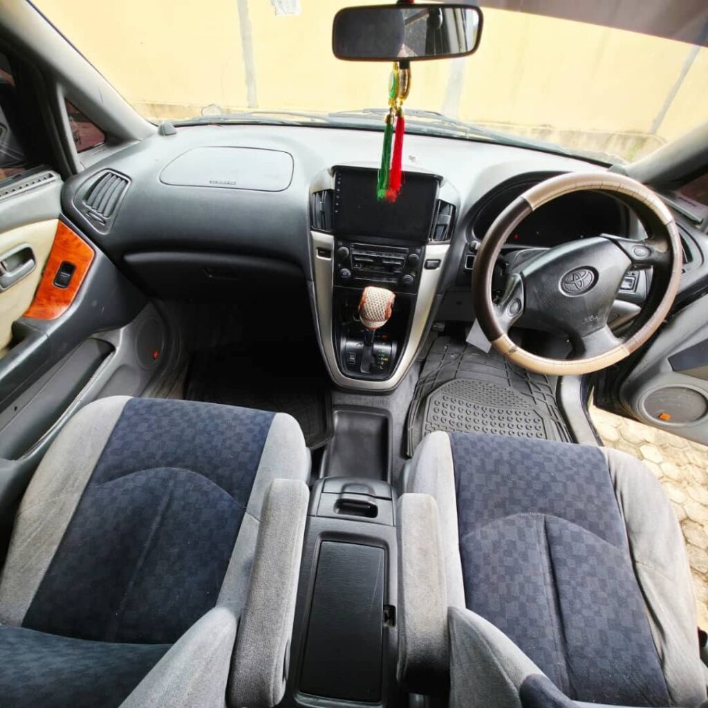 Toyota Harrier bei poa sokoni Dar es Salaam Tanzania