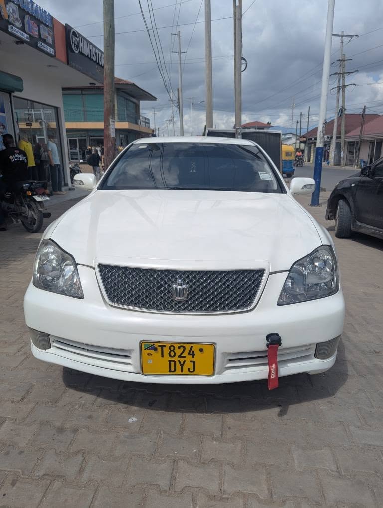 Price Toyota Crown 2005 for Sale in Dar es Salaam