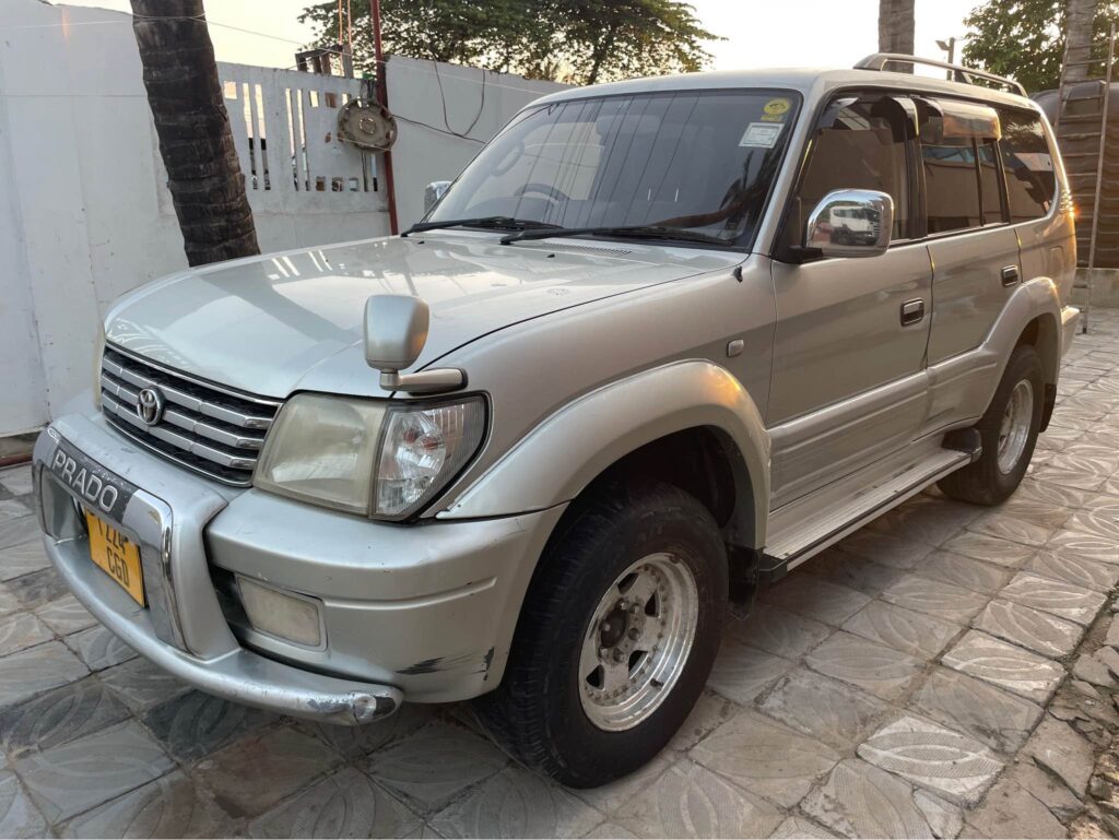Magari Sokoni Toyota Land Cruiser Prado ya Bei Poa 2000