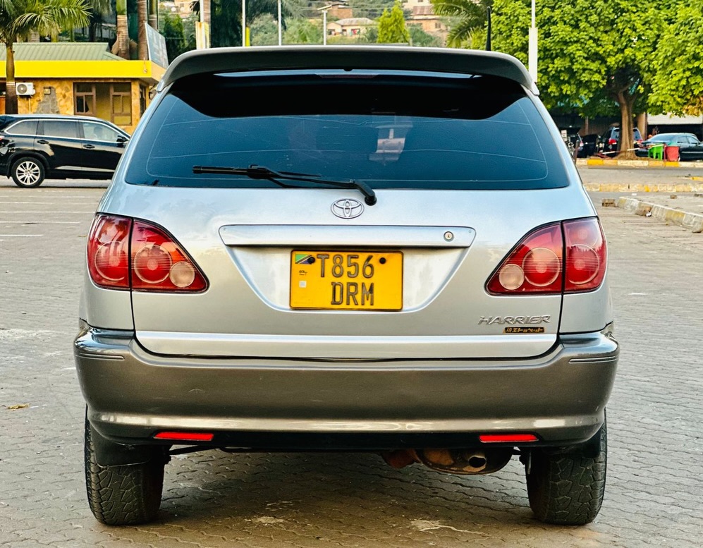 Price Toyota Harrier 2000 for Sale in Mwanza