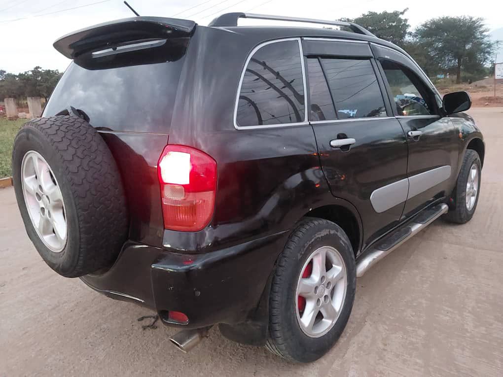 Toyota Rav4 bei poa sokoni Morogoro Tanzania